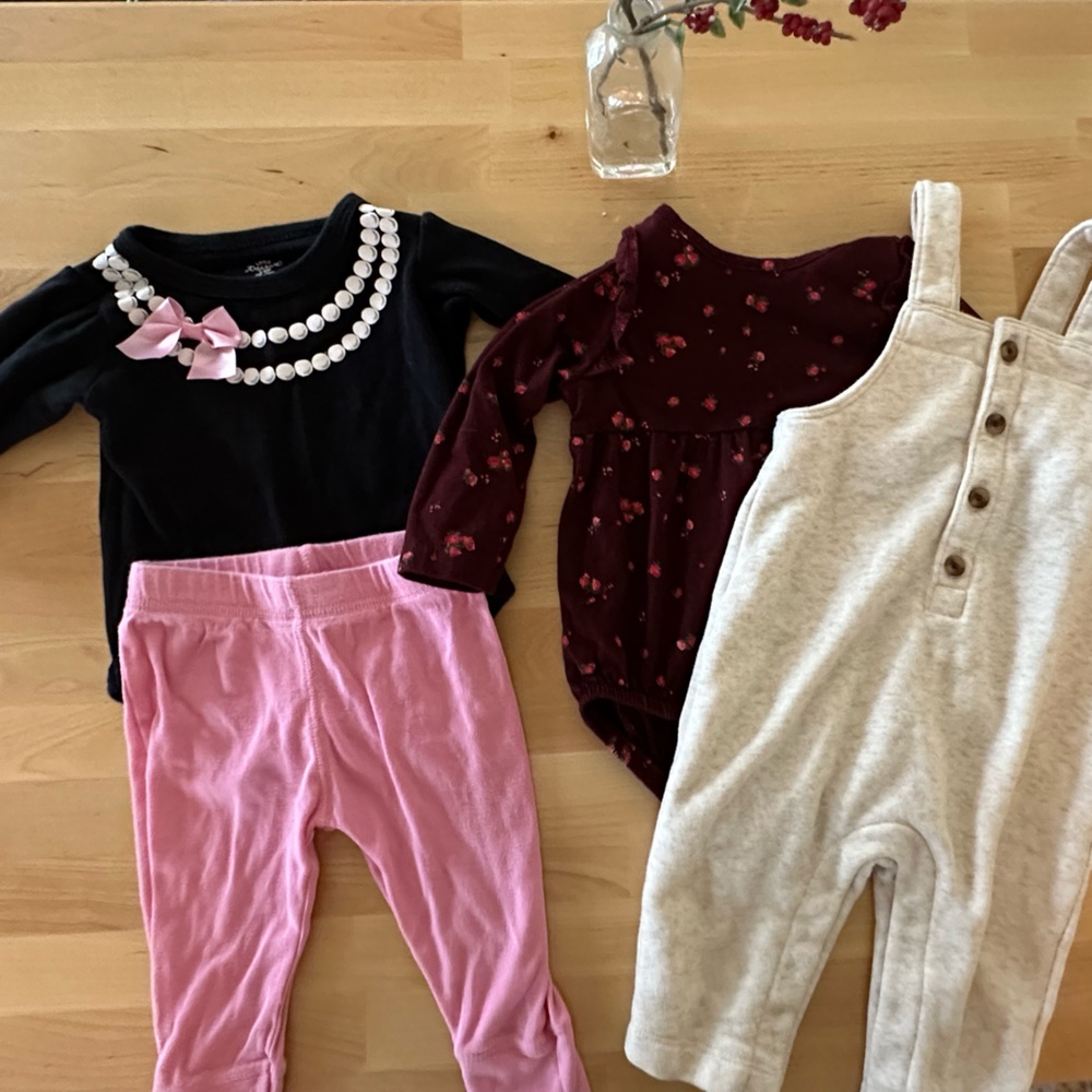 Bundle of two baby girl 3-6 month Outfits